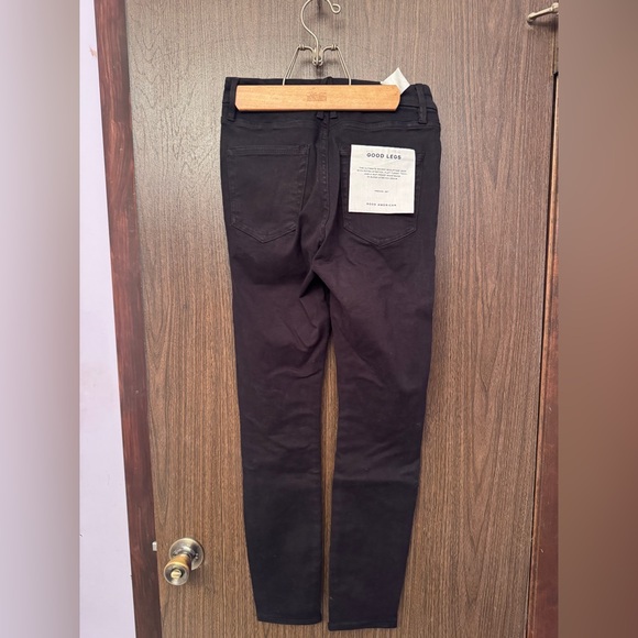 GOOD AMERICAN GOOD LEGS BLACK JEANS SIZE 4 28” INSEAM - Picture 2 of 3